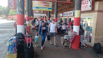 Movimiento de pasajeros no convence a vendedores.