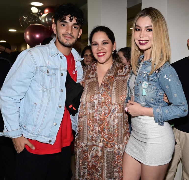 Miguel Paniagua, Susana Zaldívar y Bianca Garcete.