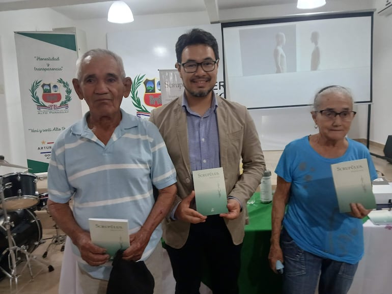 El autor en compañia de sus abuelos