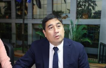 Eduardo Nakayama, senador independiente.