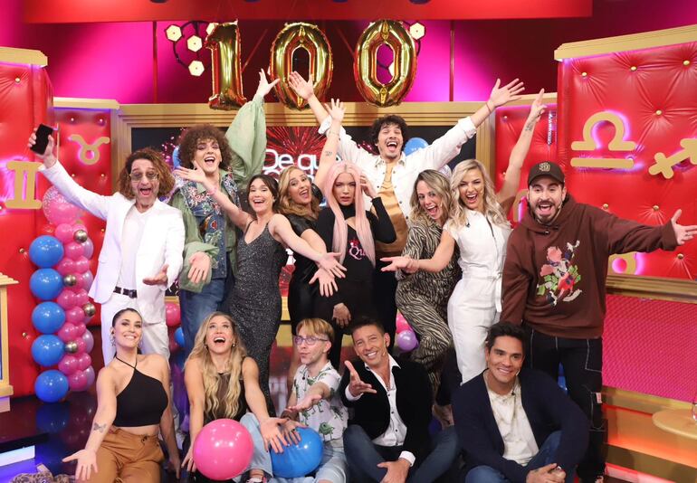 La conductora Lali González con sus compañeros de ¿De qué signo sos? (Instagram/¿De qué signo sos?)