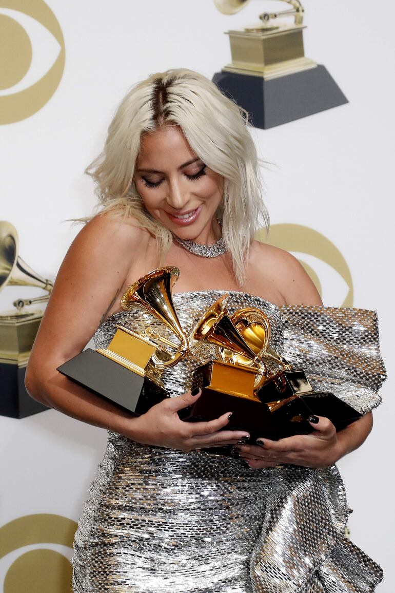 Lady Gaga es otra de las grandes nominadas. La artista compite con dos álbumes distintos: "MAYHEM" y "Harlequin".