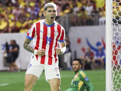 Julio Enciso, jugador de la selección paraguaya, celebra un gol en el partido frente a Colombia por la primera fecha del Grupo D de la Copa América 2024 en el estadio NRG, en Houston, Texas.