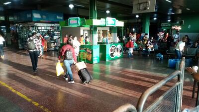 Comerciantes de la Terminal de Ómnibus de Asunción ven con esperanza la apertura de fronteras con Argentina.
