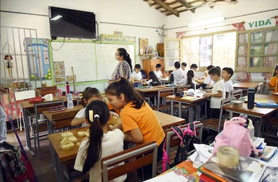 La inversión en escuelas y la falta de registros para medir los resultados educativos concentraron los cuestionamientos al ministro de Educación y Ciencias, Luis Ramírez.