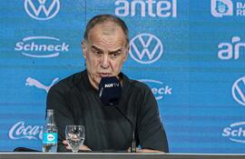 El nuevo entrenador de la selección uruguaya, Marcelo Bielsa, debe ser indemnizado por el Lille de Francia.