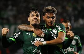 El paraguayo Gustavo Gómez, jugador del Palmeiras, celebra un gol en el partido contra Coritiba por la Serie A de Brasil.