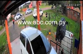Captura de video que muestra el momento del tiroteo, el pasado sábado en Tavaí.