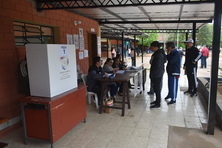Escasa concurrencia de electores en las municipales de Ayolas.