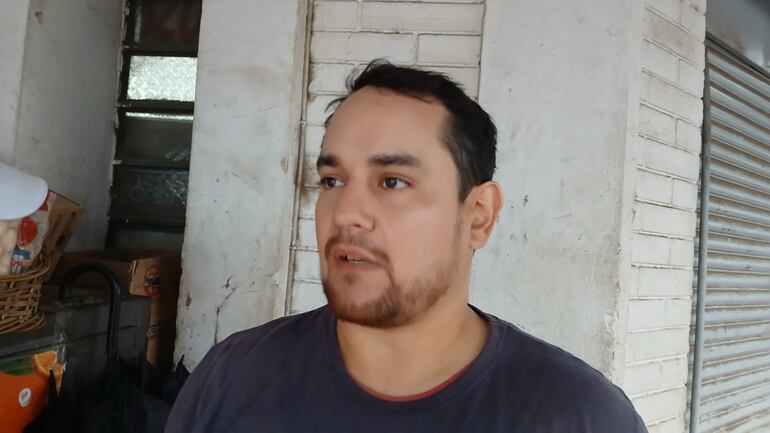 Vecinos y comerciantes de la avenida Bonifacio Ovando y Defensores del Chaco denunciaron nuevamente el mal estado de las calles, donde los baches se multiplican y los vehículos deben hacer “malabarismo” para circular.