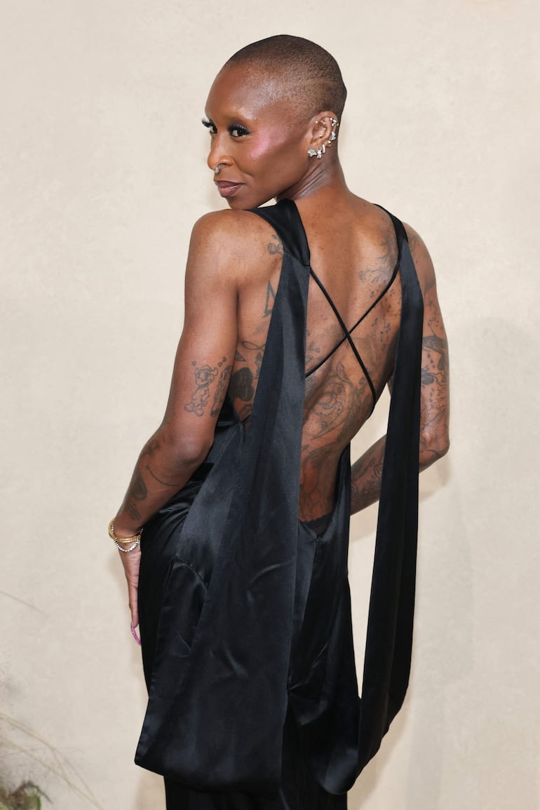 La actriz y cantante Cynthia Erivo a su arribo a la gala solidaria de Airbnb en Los Ángeles, California. (Amy Sussman/Getty Images/AFP)
