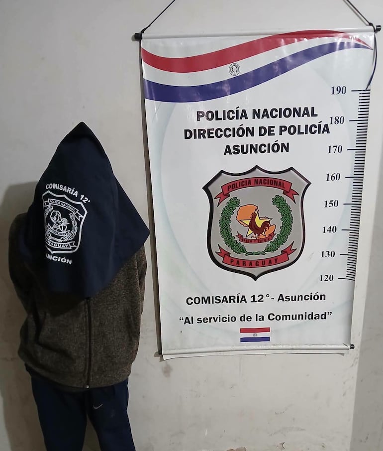 Un hombre fue detenido tras intentar robar una Pizza Hut en un local.