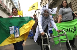 Docentes protestaron contra el plan jubilatorio del Gobierno, la semana pasada en Asunción.