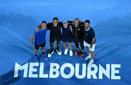 Lleyton Hewitt, Roger Federer, Ashleigh Barty, Andre Agassi y Patrick Rafter, excampeones del Abierto de Australia.