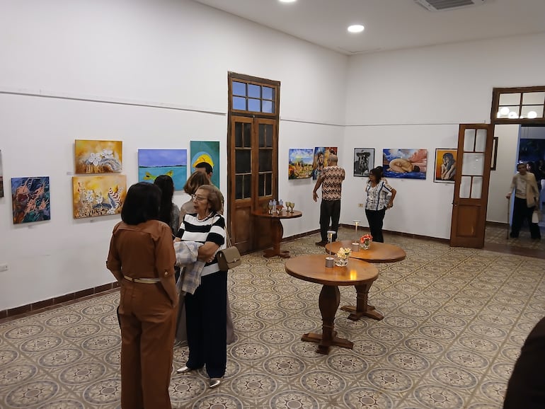 “Colores en Otoño”: arte y gastronomía se fusionan en una muestra en Villarrica