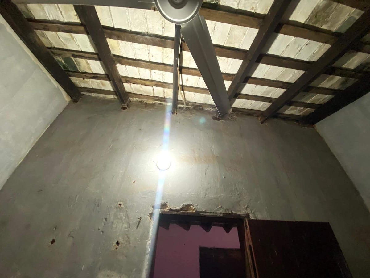 Goteras, humedad y carencias: así sobreviven en comisarías de Paraguarí