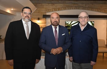 Herib Caballero, Pierre-Christian Soccoja, embajador de Francia y Nicolás Latourrette.