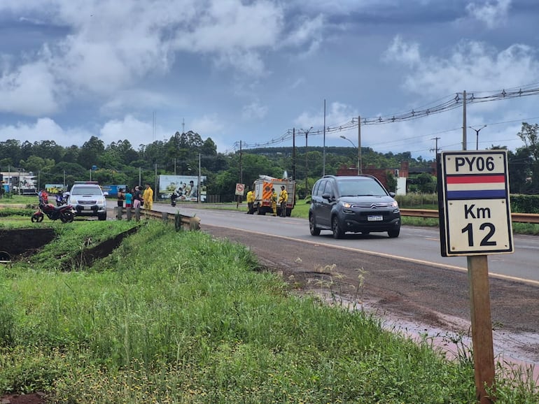 Buscan a adolescente desaparecida que cayó a un arroyo durante temporal en Cambyretá.
