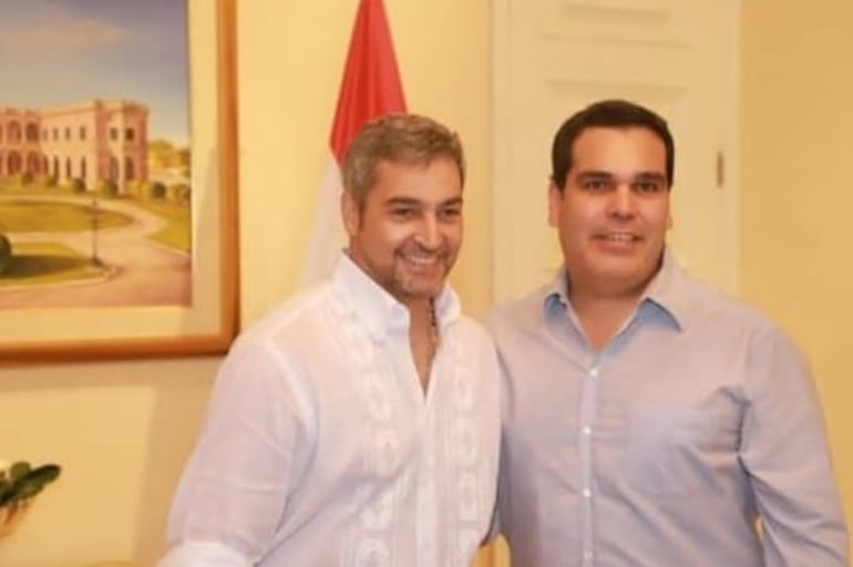 Mario Abdo Benítez y Víctor Miranda Ocampos, aspirante a senador por la disidencia colorada y padre del titular de la AIAP, Víctor Miranda Cáceres.