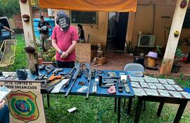 Parte de las evidencias incautadas en el allanamiento realizado en el marco de la Operación Ferrum, contra el tráfico de armas. Fue en febrero del año pasado, en una vivienda de Capiatá.