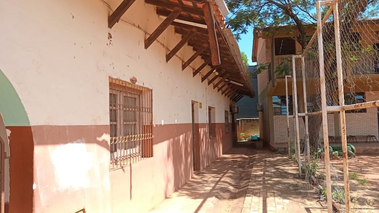 Debido a los reiterados hurtos la Escuela Básc. N° 251 José Dolores González 11 aulas están sin acondicionadores de aire.