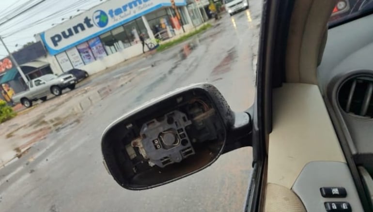 Fernando de la Mora: denuncian reiterados robos de accesorios de vehículos