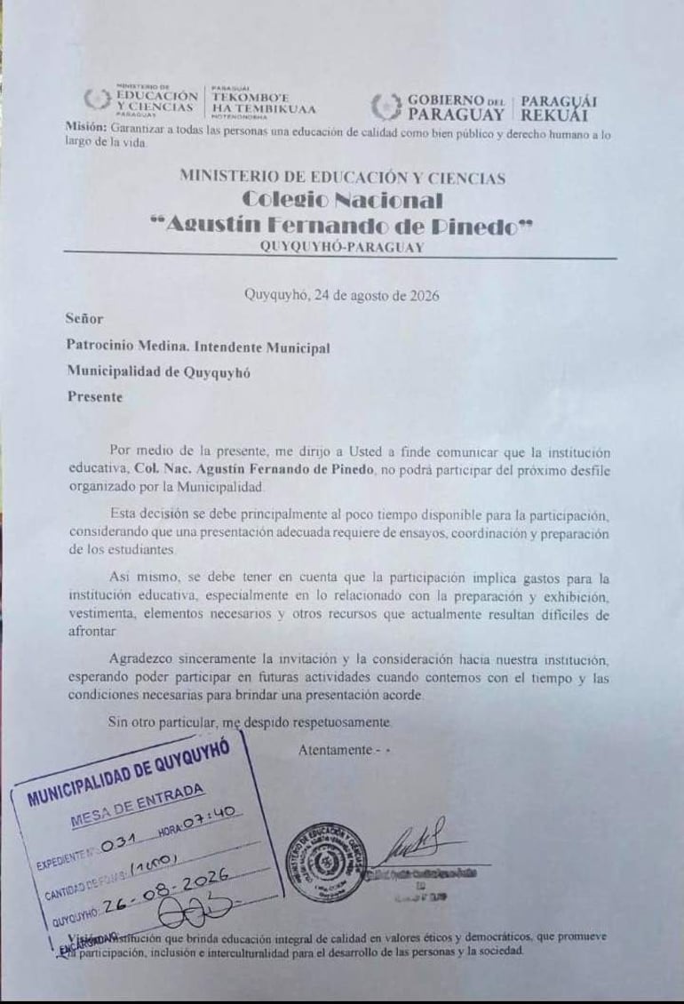 La decisión de no participar del desfile le valió a la directora Cinthia Carolina Franco la separación del cargo.