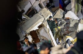 Trabajos de rescate de víctimas del terremoto en Venezuela.