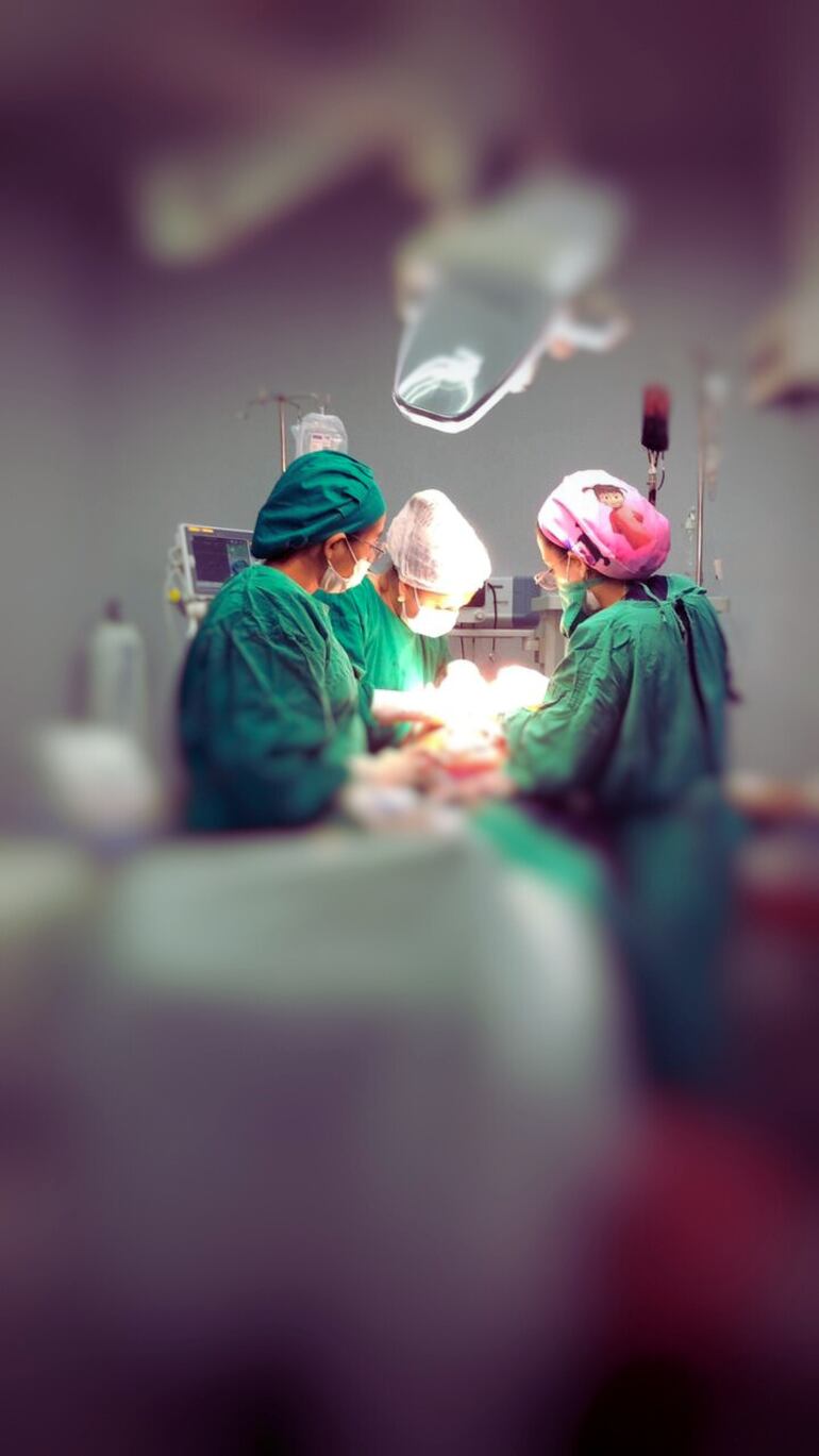 La intervención quirúrgica fue realizada por el equipo médico compuesto por: Dr. Willian Villalba, Dra. Graciela Vázquez, Dra. Alejandra Talavera y Dra. Rosana López.