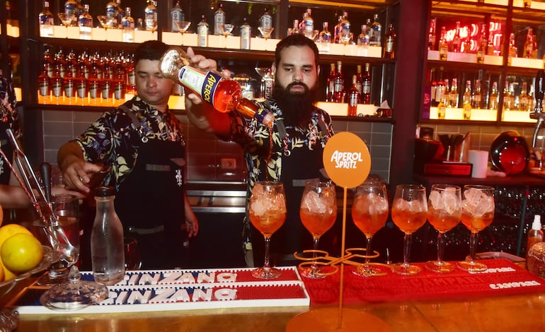 Negroni Grill es mucho más que un restaurante; es una excelente opción para reunirse con amigos, disfrutar de una deliciosa salida culinaria o simplemente tomar unos buenos cocktails.