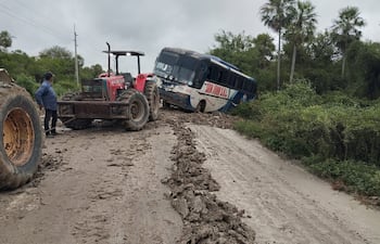 Esta imagen corresponde al pasado 24, horas antes de la Navidad, ahora de nuevo se repitió la escena a 30 kilómetros antes de llegar a Fuerte Olimpo.