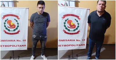 Hugo David Jacobo Platón y Carlos Enrique Quintana Salinas, supuestos tortoleros capturados por la Policía.