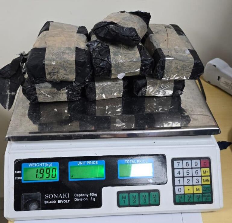 Parte de la droga incautada del poder de un paraguayo de 32 años en el aeropuerto de Foz de Yguazú.