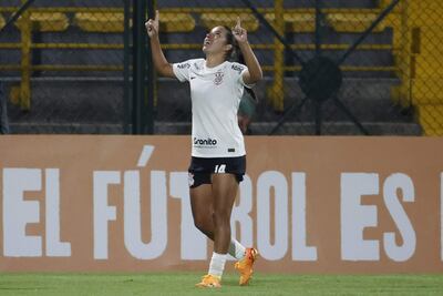 Millene celebra uno de los goles para Corinthians.