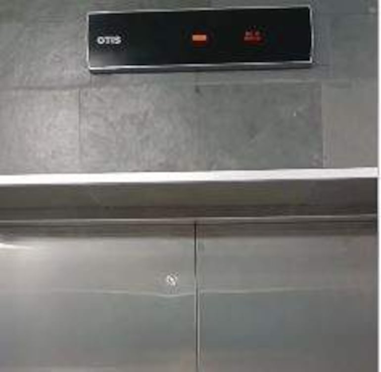 Ascensor sin funcionar en la torre 1 del MEC, en el complejo de oficinas de US$ 100 millones.