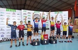 La celebración en el podio general caballeros, élite y sub 23, donde Esteban Portillo fue el mejor.