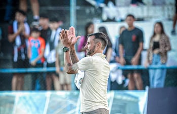Julio César Irrazabal León (45 años), entrenador del Deportivo Santaní, el primer ascendido a la Primera División.