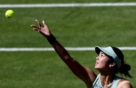 Alexandra Eala dejó fuera de carrera a Elena Rybakina en el torneo sobre hierba que se disputa en Berlín, Alemania.