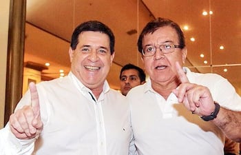 horacio-cartes-y-nicanor-duarte-frutos-211654000000-1727787.jpg