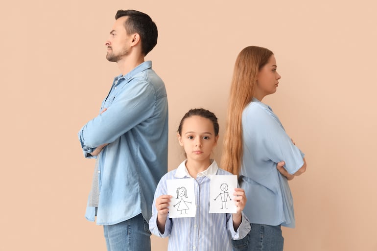 Concepto de conflicto mal manejado entre padres, problemas emocionales en los chicos.