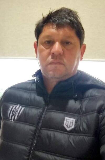 Luis Fernando Escobar Zelaya, nuevo director técnico del Atlético Tembetary, nació el 25 de abril de 1975.