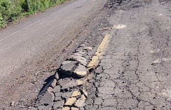 Cráteres amenazan a conductores en la ruta Yarigua'a-Alpasa.