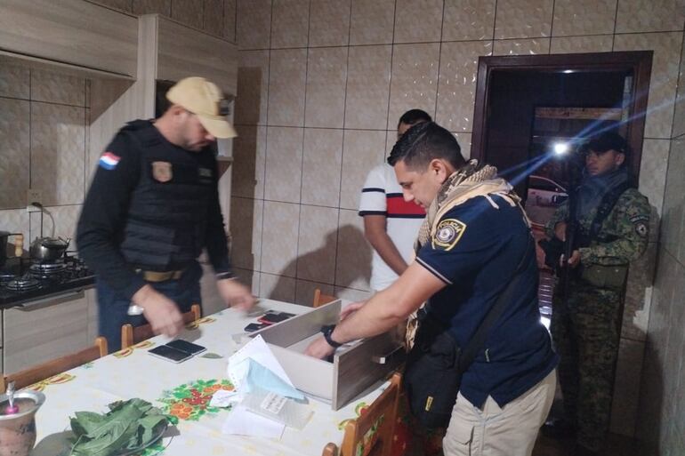 Allanamiento en el que fue capturado Diego Hernán Portillo Sugastti, en Santa Fe del Paraná.