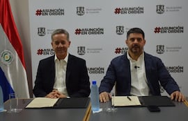 El intendente de Asunción, Nenecho Rodríguez, junto con el presidente del directorio de BIC S.A., Pedro Ramón Espínola Vargas Peña.