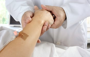 El Tribunal Europeo de Derechos Humanos (TEDH) no sólo legitima que Hungría no haya autorizado la eutanasia, sino también que haya previsto disposiciones para penalizar a los que quieran evitar esa prohibición mediante el recurso al suicidio asistido en el extranjero.