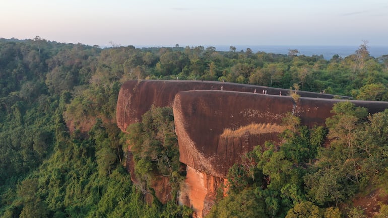 Hin Sam Wan, la impresionante roca de las tres ballenas en Tailandia.