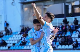 Guaireña festeja en casa el triunfo y los tres puntos.