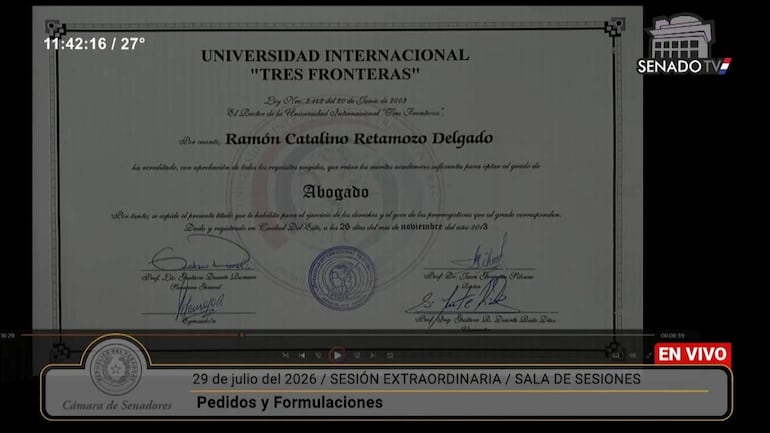 Documento oficial sin personas visibles, con el nombre de Ramón Retamozo y sellos de la universidad.