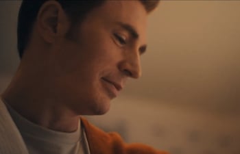 Chris Evans vuelve como Capitán América.