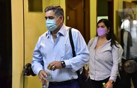 Justo Ferreira Servín y su hija Patricia Ferreira, Pascottini, directivos de la firma Imedic, para los que el Ministerio Público solicita una condena de 6 años de cárcel por contrabando y otros delitos.